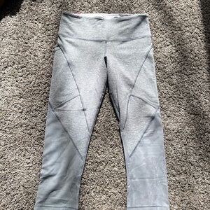 Lululemon Wunder under leggings with beautiful flowering details